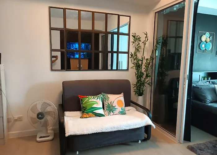 Azure Residences Staycation Aparthotel *