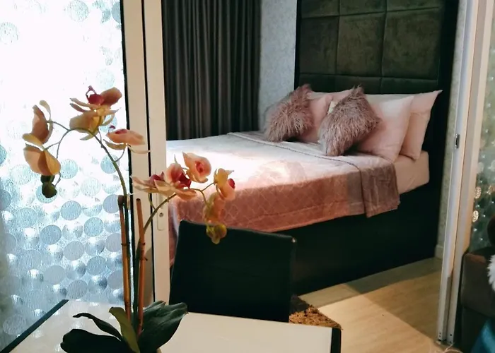 Aparthotel Azure Residences Staycation