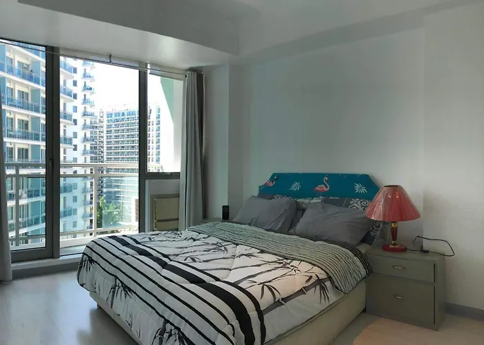 Azure Residences Staycation Aparthotel *